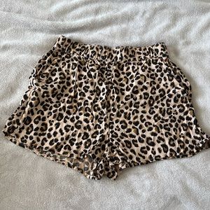 H&M cheetah print short